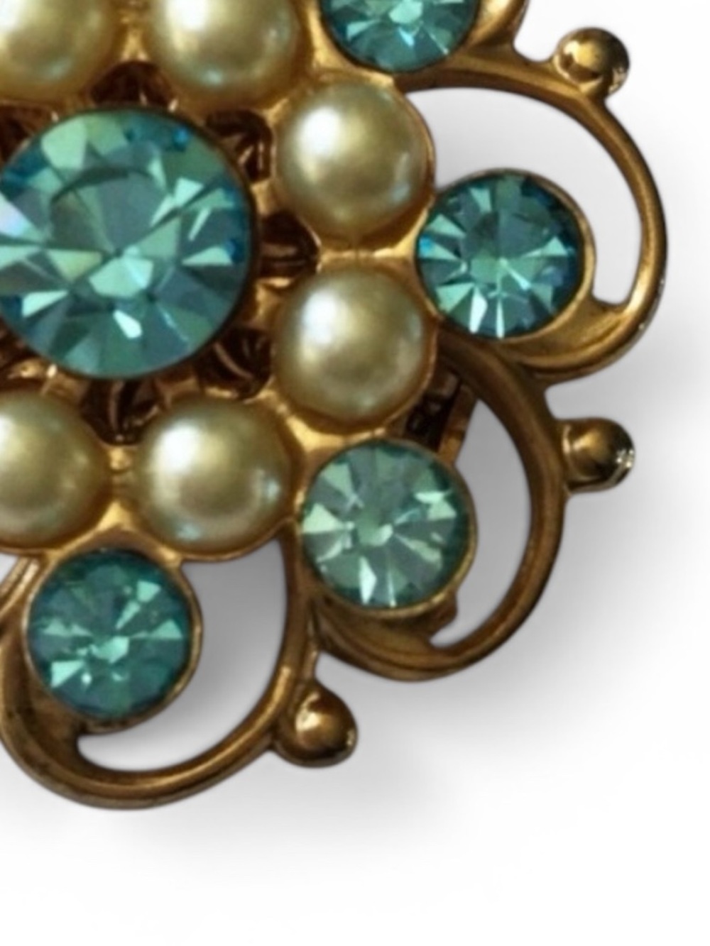 Vintage MCM Gold‑Tone Filigree Flower Brooch Turquoise Rhinestones & Faux Pearls - Picture 10 of 12